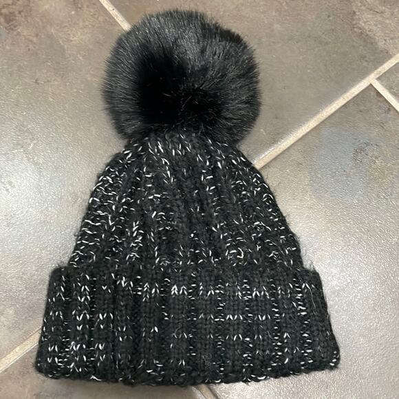 Kyi‎ Kyi Black Faux Fur Pom Pom Beanie Hat main image 6